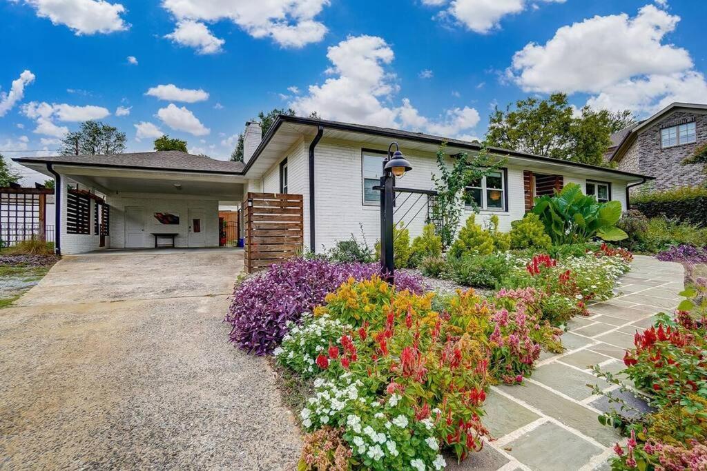 Poolside Bungalow With Fire Pit Fun And King Suite Charlotte Exterior photo