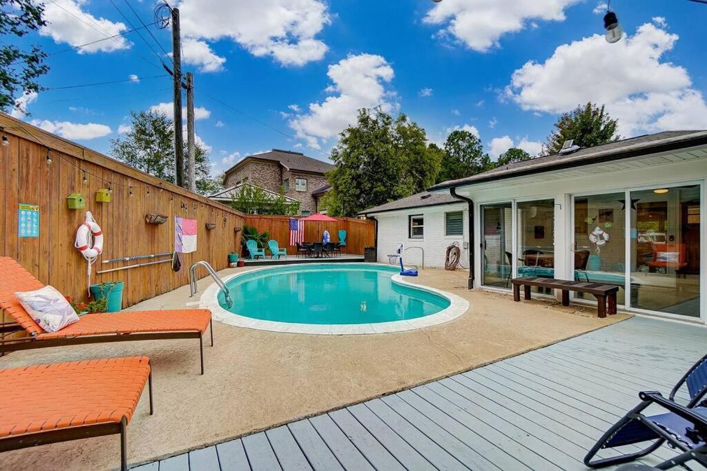 Poolside Bungalow With Fire Pit Fun And King Suite Charlotte Exterior photo